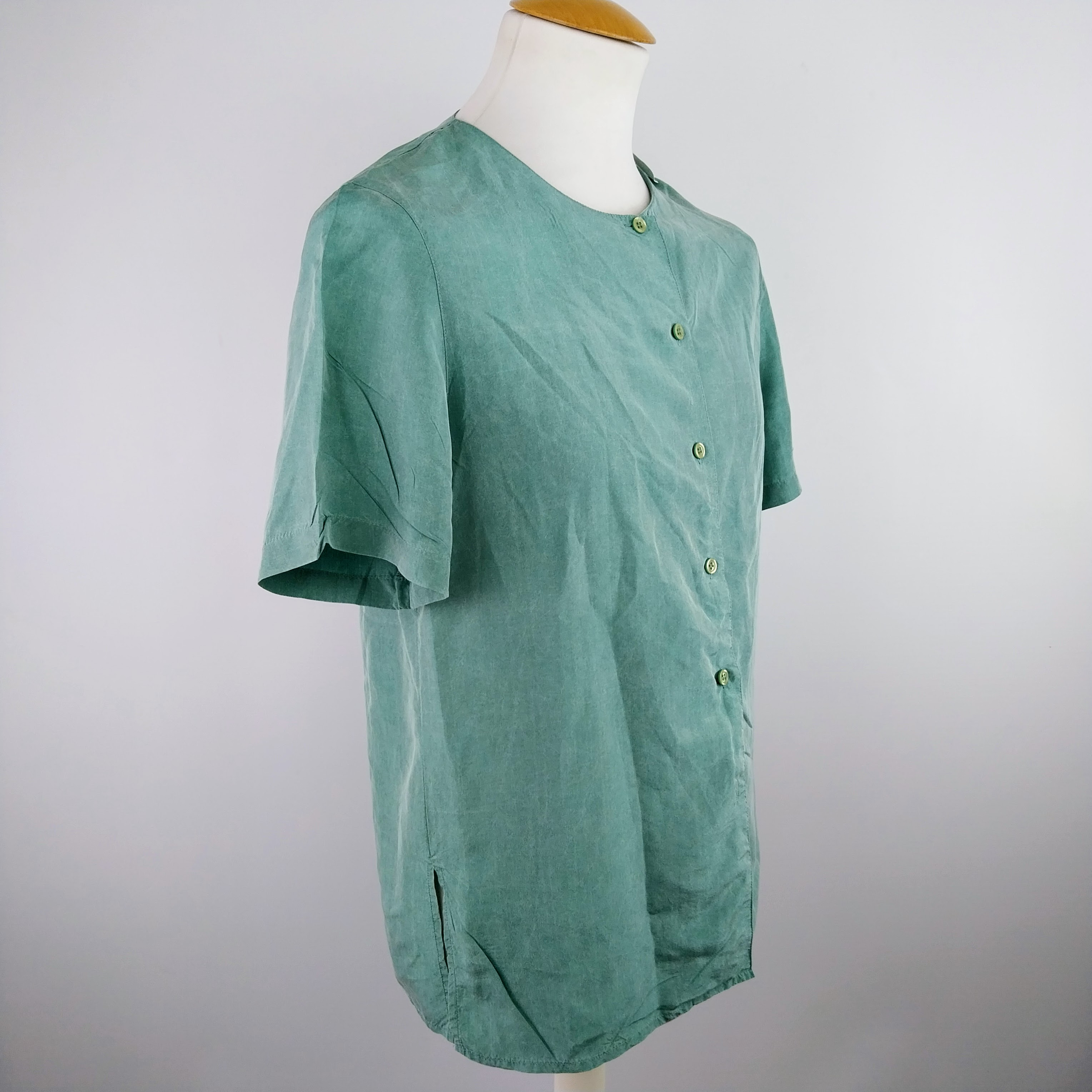 Voir photo 3 de Chemise en soie - CACHAREL - T2 Chemise en soie - CACHAREL - T2 Très bon état - Vue 3 -